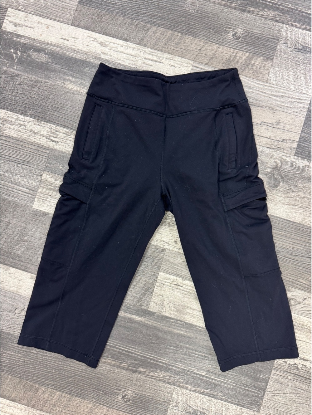 Duluth Trading Co. Women's Black Cargo Capri Pants Size Small
